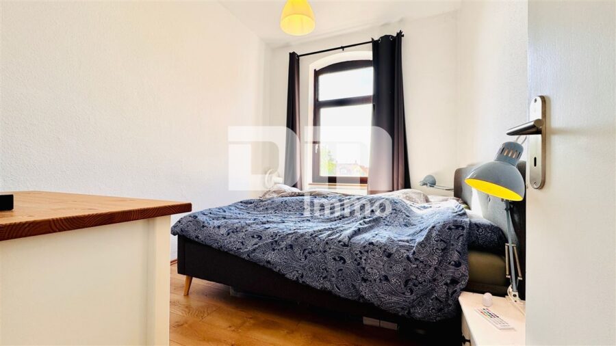 Gründerzeitliches Mehrfamilienhaus mit 8 bis 9 Wohneinheiten, Innenhof + Nebengebäude - WE 2.OG Schlafzimmer